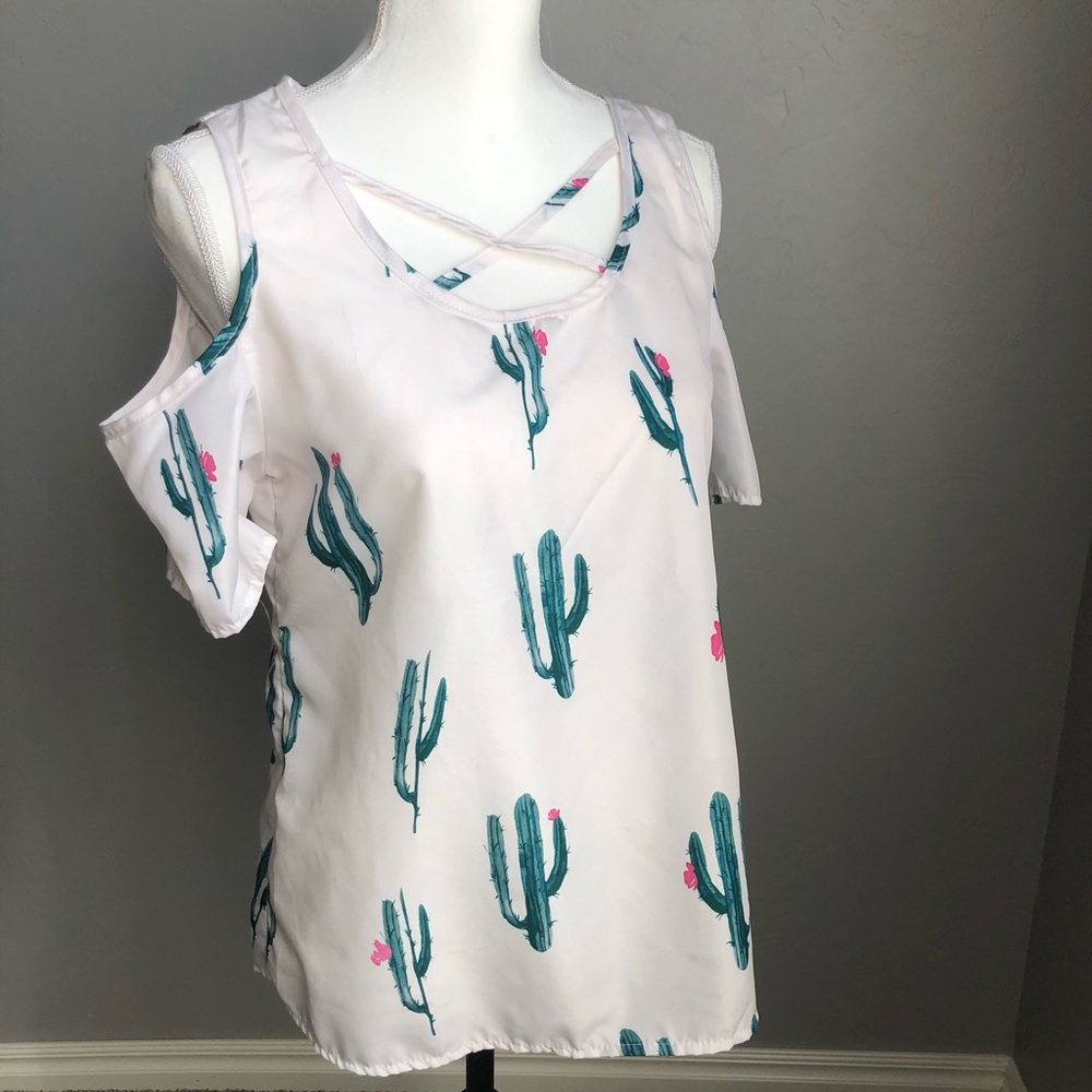 Cold shoulder boutique top
